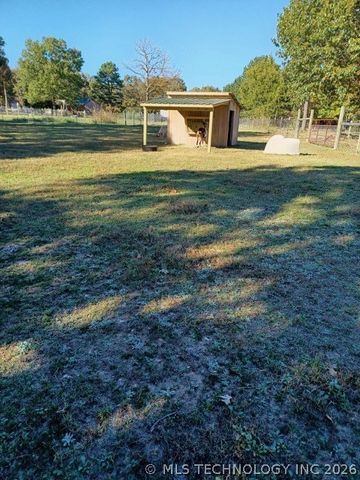 468145 648 Road, Watts, OK 74964