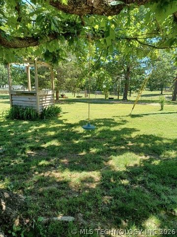 468145 648 Road, Watts, OK 74964