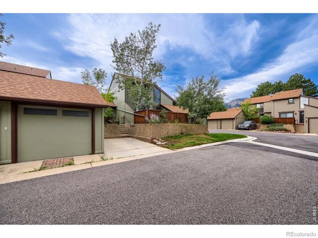 4176 Greenbriar Boulevard, Boulder, CO 80305
