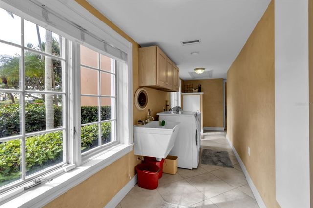 4079 LAS PALMAS WAY, Sarasota, FL 34238