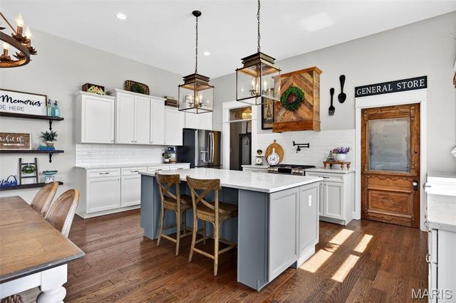 6106 Knights Table Court, St Charles, MO 63304