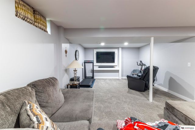 5229 Drexel Street, Omaha, NE 68117