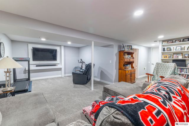 5229 Drexel Street, Omaha, NE 68117