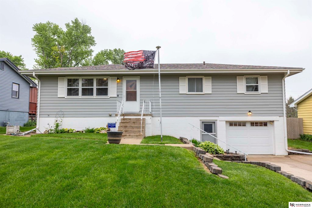 5229 Drexel Street, Omaha, NE 68117