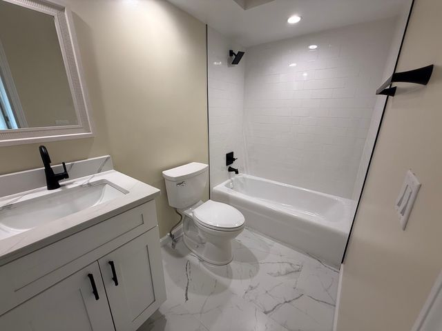 2300 N Harlem Avenue 501, Elmwood Park, IL 60707