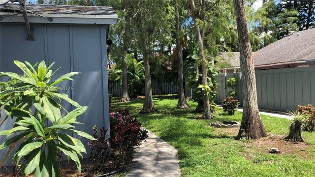 1077 Goldenrod Rd, Wellington, FL 33414