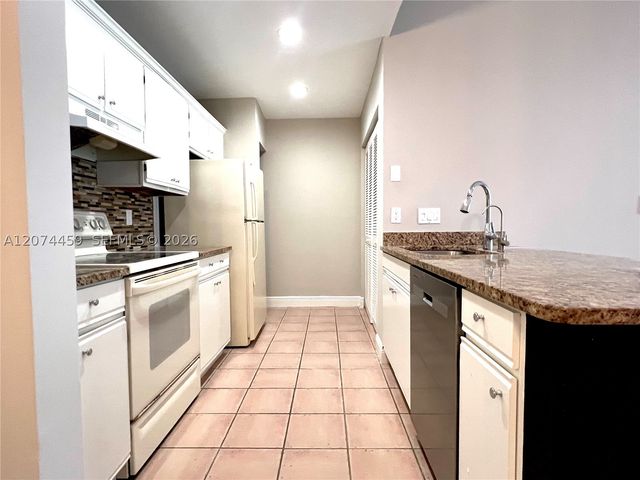 1077 Goldenrod Rd, Wellington, FL 33414