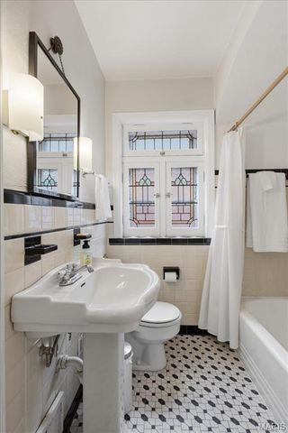 6542 Lindenwood Place, St Louis, MO 63109