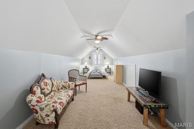 6542 Lindenwood Place, St Louis, MO 63109