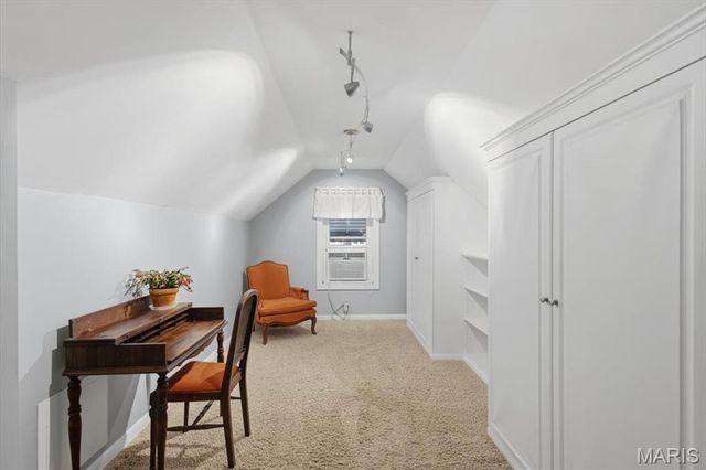 6542 Lindenwood Place, St Louis, MO 63109