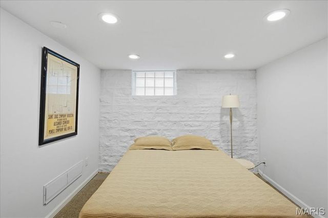 6542 Lindenwood Place, St Louis, MO 63109