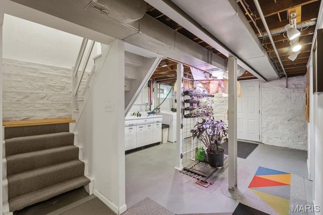 6542 Lindenwood Place, St Louis, MO 63109