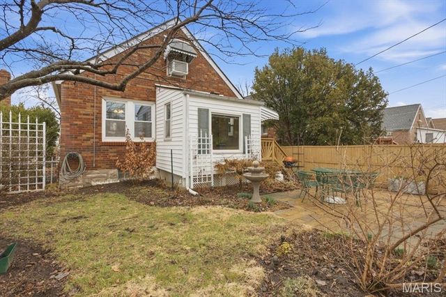 6542 Lindenwood Place, St Louis, MO 63109