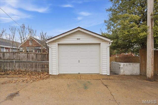 6542 Lindenwood Place, St Louis, MO 63109