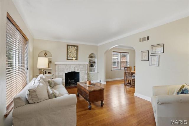 6542 Lindenwood Place, St Louis, MO 63109