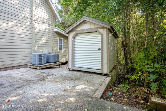 308 Lovers Lane, Ocean Springs, MS 39564