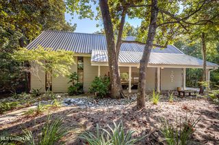 308 Lovers Lane, Ocean Springs, MS 39564
