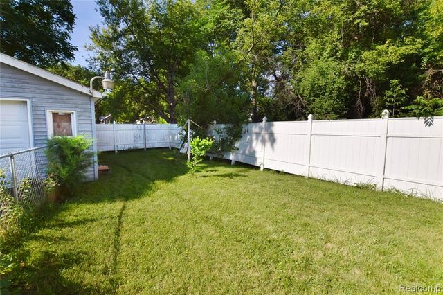 506 E Eldridge Avenue, Flint, MI 48505