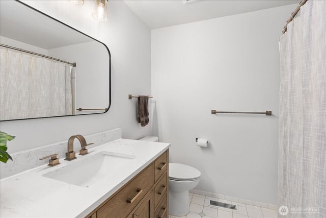 8011 180th Place SW, Edmonds, WA 98026