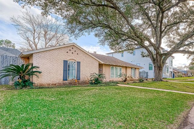 5027 Yarwell Drive, Houston, TX 77096