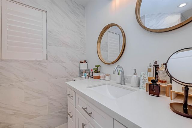 5027 Yarwell Drive, Houston, TX 77096