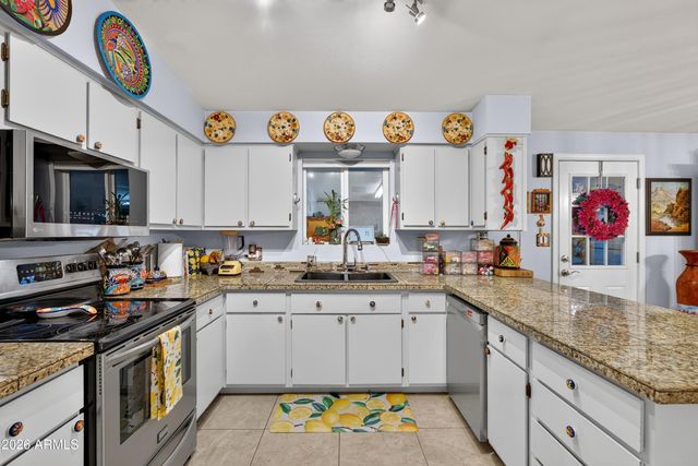 13817 N 10TH Place, Phoenix, AZ 85022