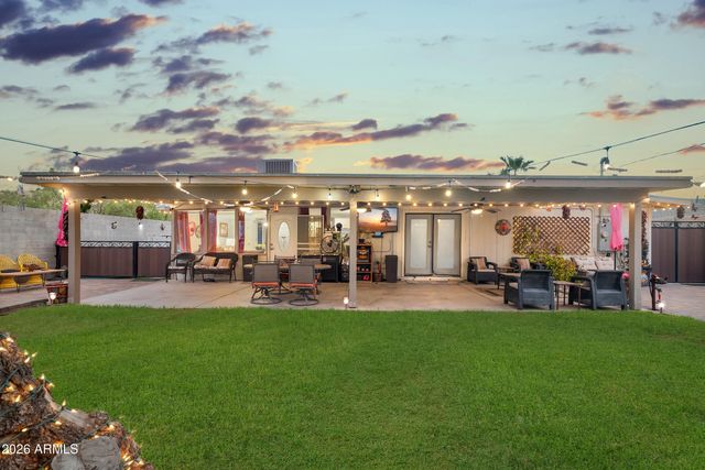 13817 N 10TH Place, Phoenix, AZ 85022