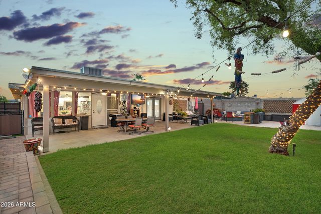 13817 N 10TH Place, Phoenix, AZ 85022