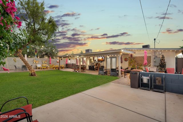 13817 N 10TH Place, Phoenix, AZ 85022