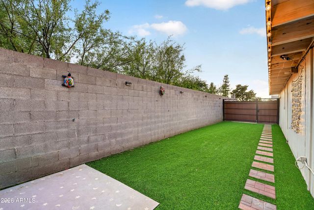 13817 N 10TH Place, Phoenix, AZ 85022