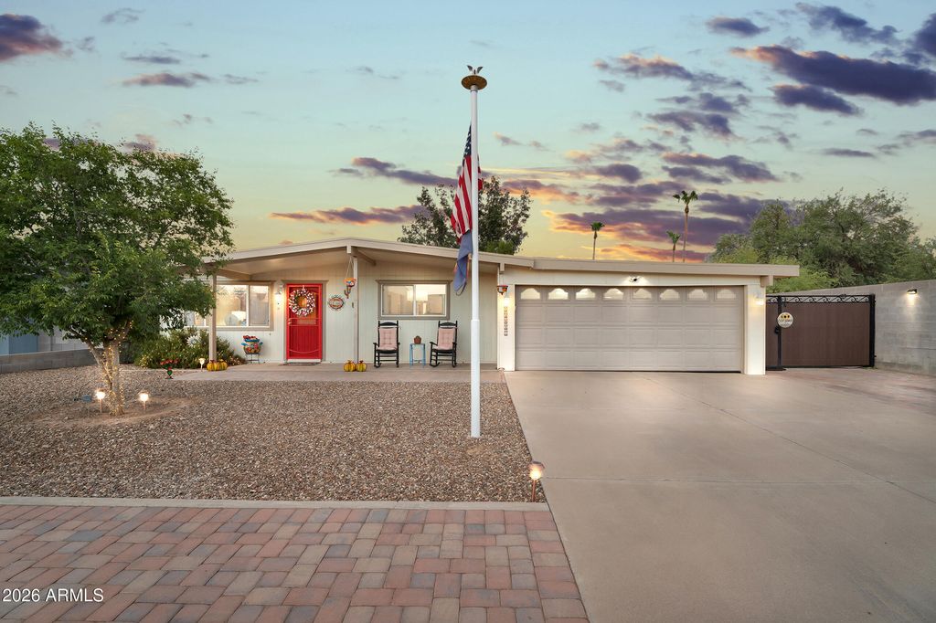 13817 N 10TH Place, Phoenix, AZ 85022
