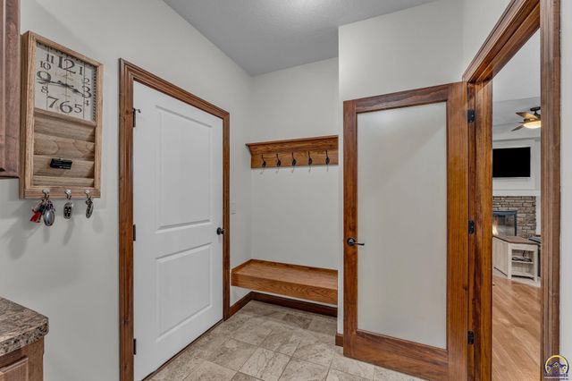 3326 SW 44th Ter, Topeka, KS 66610