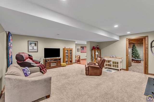 3326 SW 44th Ter, Topeka, KS 66610