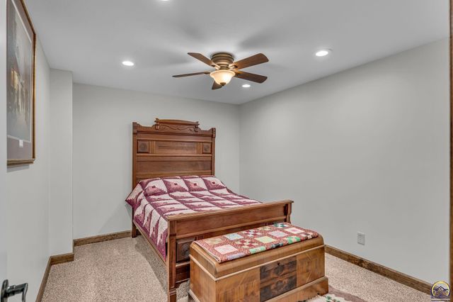 3326 SW 44th Ter, Topeka, KS 66610