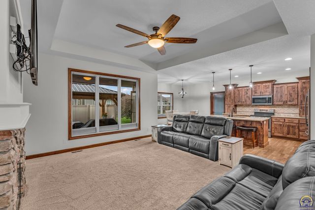 3326 SW 44th Ter, Topeka, KS 66610
