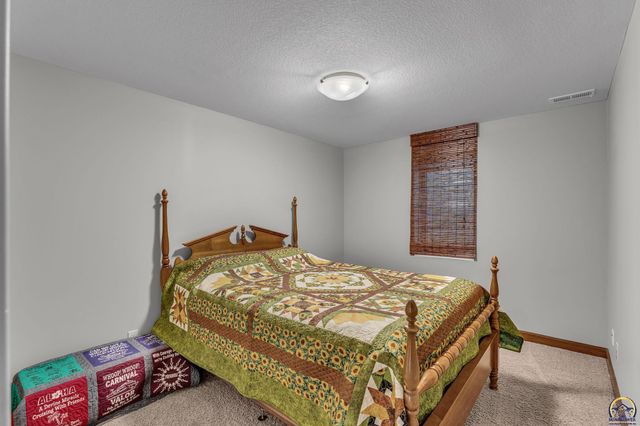 3326 SW 44th Ter, Topeka, KS 66610