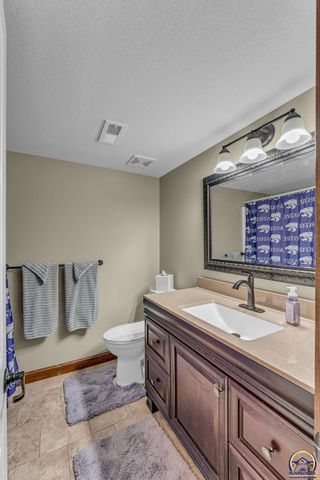 3326 SW 44th Ter, Topeka, KS 66610