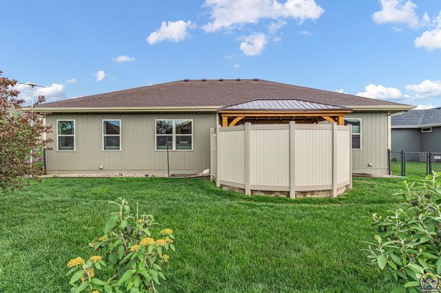 3326 SW 44th Ter, Topeka, KS 66610