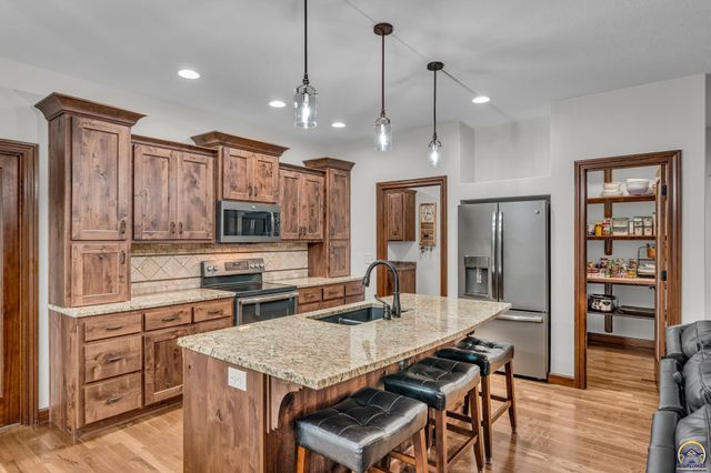 3326 SW 44th Ter, Topeka, KS 66610