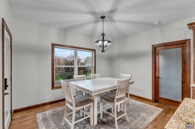 3326 SW 44th Ter, Topeka, KS 66610