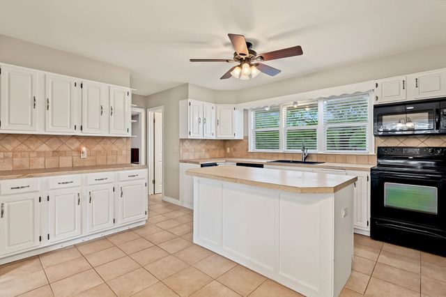 3900 N Harding, Bel Aire, KS 67220