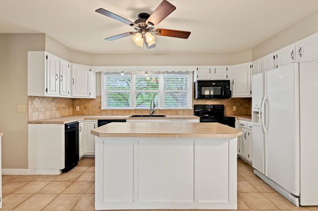 3900 N Harding, Bel Aire, KS 67220