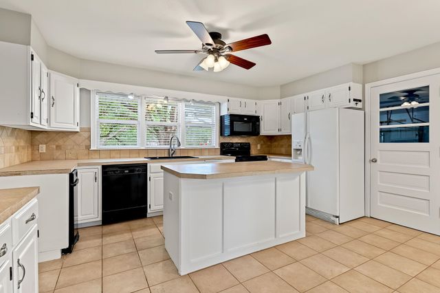 3900 N Harding, Bel Aire, KS 67220