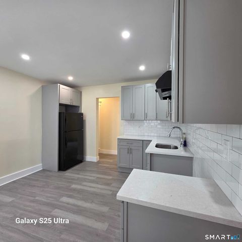 82 Bunker Hill Avenue 1st Fl, Waterbury, CT 06708