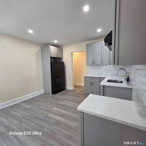 82 Bunker Hill Avenue 1st Fl, Waterbury, CT 06708