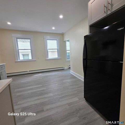 82 Bunker Hill Avenue 1st Fl, Waterbury, CT 06708