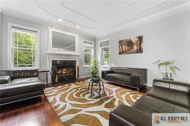 1 Woodland Drive, Plainsboro, NJ 08512