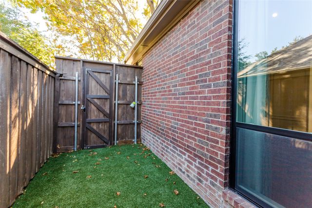 5919 Mapleshade Lane, Dallas, TX 75252