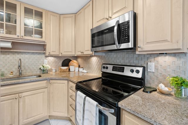 168 Belltown Road 15, Stamford, CT 06905