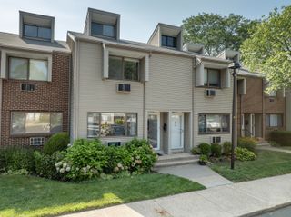 168 Belltown Road 15, Stamford, CT 06905